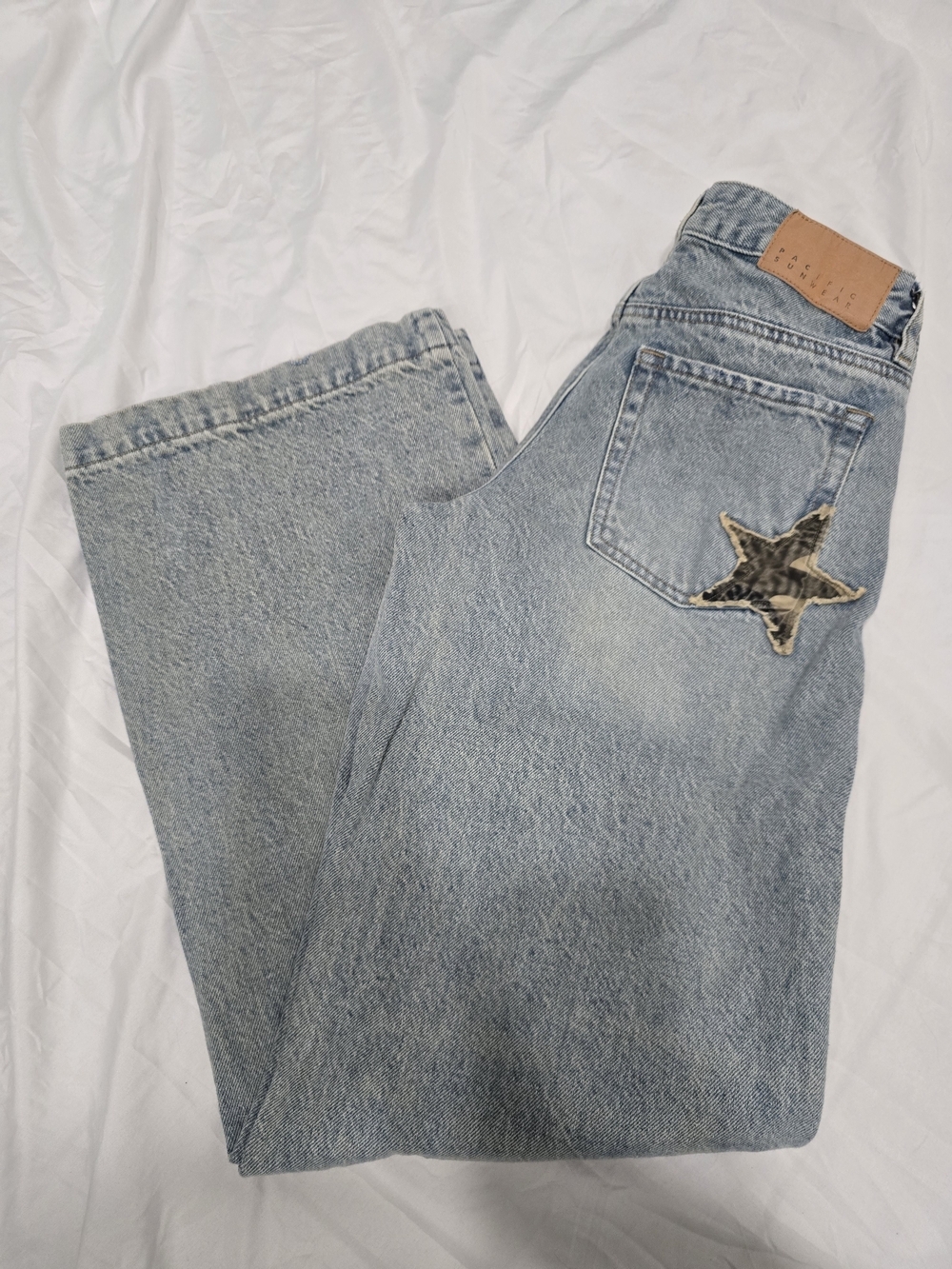 PacSun Casey Low Rise Baggy Jeans Size 24 Star Detail Light Wash Y2K Wide Leg
